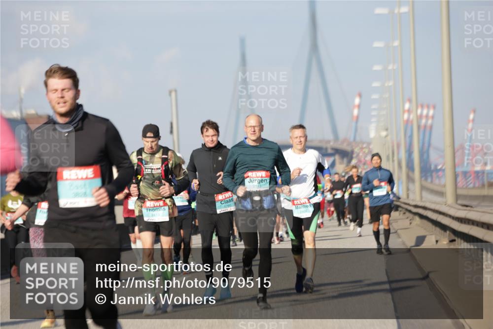03.10.2025 - Köhlbrandbrückenlauf Jannik Wohlers http://msf.ph/oto/9079515 03.10.2025 10:01:30 Position 3 3828, 2413, 2, 1760, 2113, 2404 meine-sportfotos.de