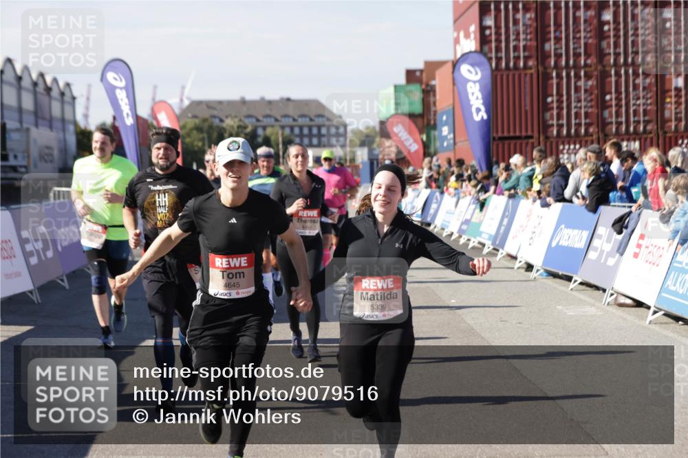 03.10.2025 - Köhlbrandbrückenlauf Jannik Wohlers http://msf.ph/oto/9079516 03.10.2025 13:17:43 Ziel 4012, 4410, 4645, 4679, 4829, 5168, 5339, 5685, 5731, 5732, 5906, 5909, 5917, 6331, 6388, 6485, 6704 meine-sportfotos.de