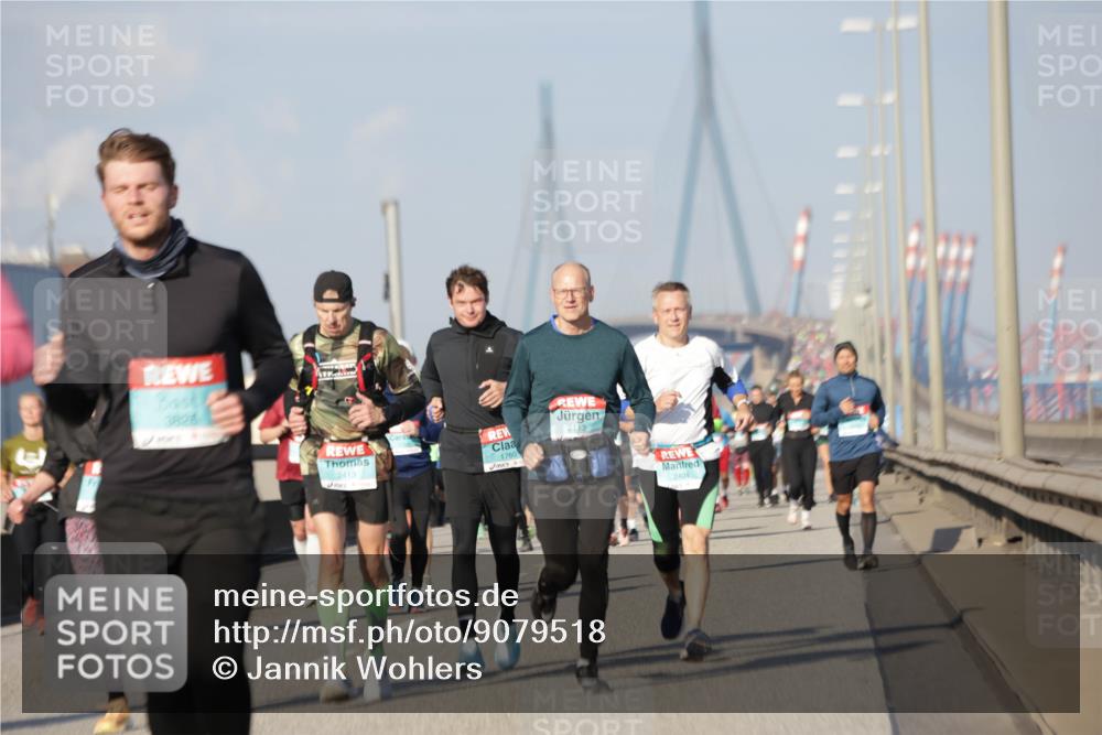 03.10.2025 - Köhlbrandbrückenlauf Jannik Wohlers http://msf.ph/oto/9079518 03.10.2025 10:01:30 Position 3 3828, 2413, 1760, 2113, 2404 meine-sportfotos.de