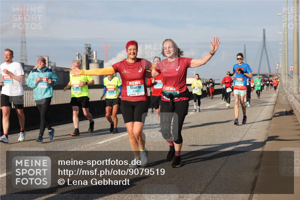 03.10.2025 - Köhlbrandbrückenlauf Lena Gebhardt http://msf.ph/oto/9079519 03.10.2025 10:03:29 Position 2 2049, 2169, 1709 meine-sportfotos.de