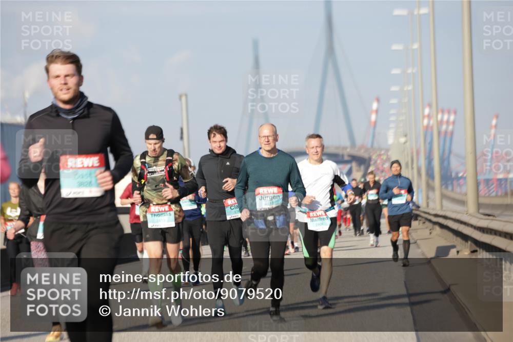 03.10.2025 - Köhlbrandbrückenlauf Jannik Wohlers http://msf.ph/oto/9079520 03.10.2025 10:01:30 Position 3 3828, 176, 2113, 2413, 2404 meine-sportfotos.de
