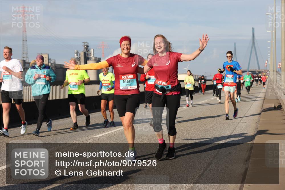 03.10.2025 - Köhlbrandbrückenlauf Lena Gebhardt http://msf.ph/oto/9079526 03.10.2025 10:03:29 Position 2 3520, 3519, 2169 meine-sportfotos.de