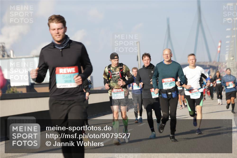03.10.2025 - Köhlbrandbrückenlauf Jannik Wohlers http://msf.ph/oto/9079527 03.10.2025 10:01:31 Position 3 3826, 2413, 2113 meine-sportfotos.de