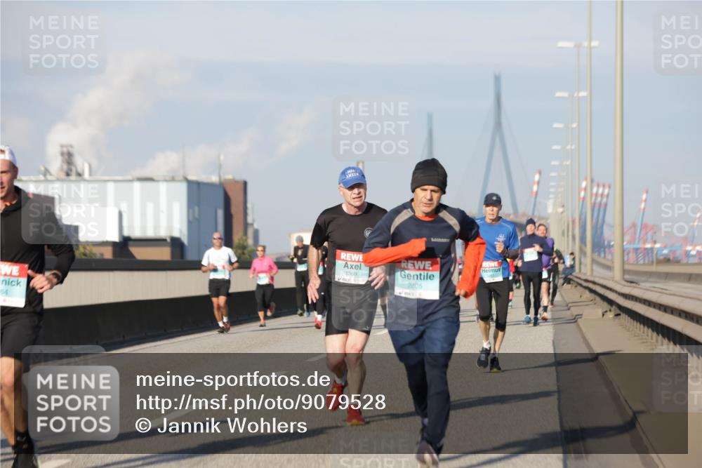 03.10.2025 - Köhlbrandbrückenlauf Jannik Wohlers http://msf.ph/oto/9079528 03.10.2025 09:53:33 Position 3 54, 1369, 2805 meine-sportfotos.de