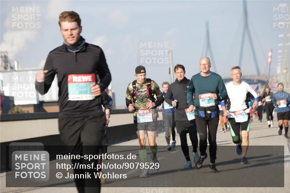 03.10.2025 - Köhlbrandbrückenlauf Jannik Wohlers http://msf.ph/oto/9079529 03.10.2025 10:01:31 Position 3 3828, 2413, 17, 2119 meine-sportfotos.de