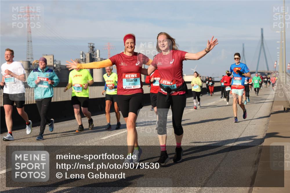 03.10.2025 - Köhlbrandbrückenlauf Lena Gebhardt http://msf.ph/oto/9079530 03.10.2025 10:03:29 Position 2 3520, 2169 meine-sportfotos.de
