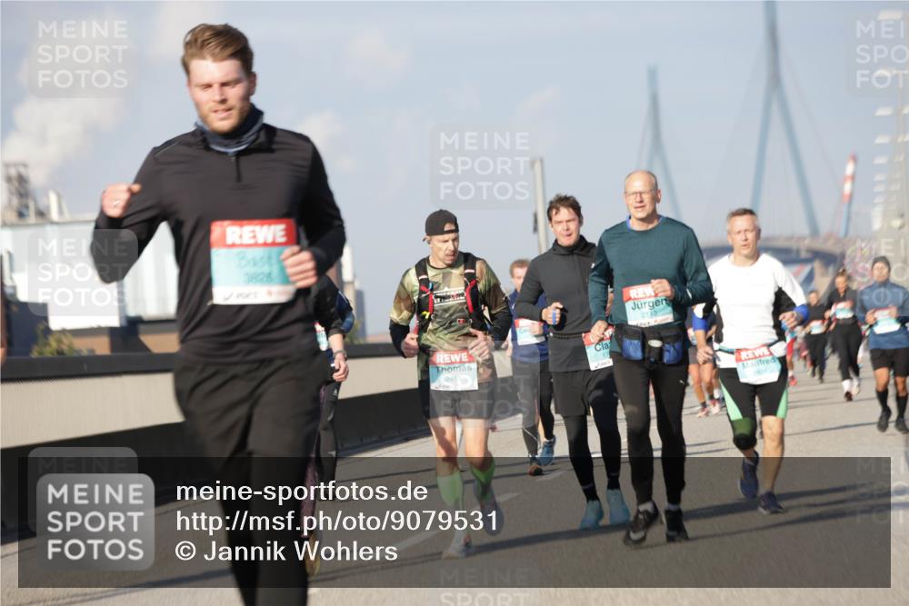 03.10.2025 - Köhlbrandbrückenlauf Jannik Wohlers http://msf.ph/oto/9079531 03.10.2025 10:01:31 Position 3 3828, 2413, 2113 meine-sportfotos.de