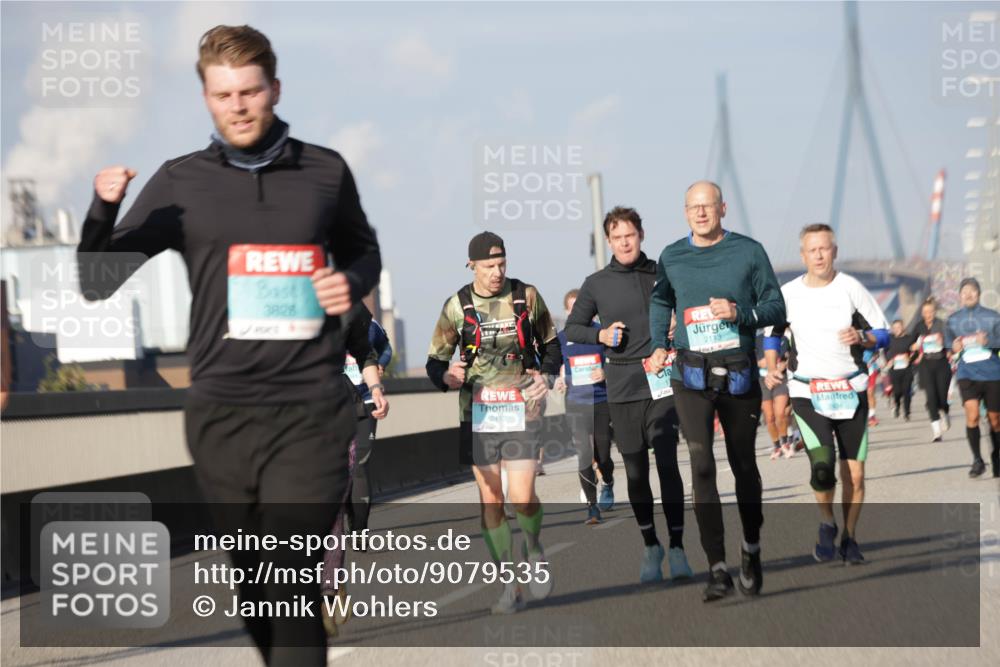 03.10.2025 - Köhlbrandbrückenlauf Jannik Wohlers http://msf.ph/oto/9079535 03.10.2025 10:01:31 Position 3 3828, 2413, 2113 meine-sportfotos.de