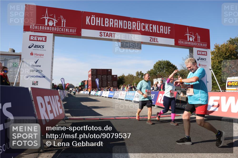 03.10.2025 - Köhlbrandbrückenlauf Lena Gebhardt http://msf.ph/oto/9079537 03.10.2025 13:45:02 Ziel 6527, 6528, 6542, 6546 meine-sportfotos.de