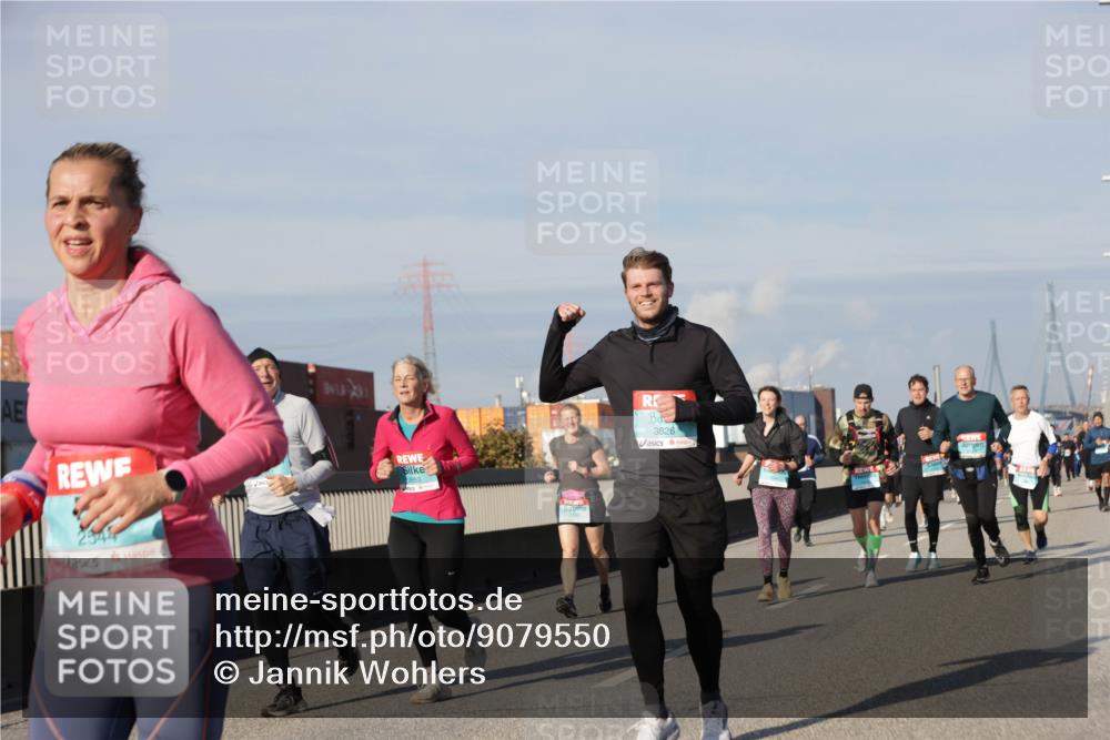 03.10.2025 - Köhlbrandbrückenlauf Jannik Wohlers http://msf.ph/oto/9079550 03.10.2025 10:01:32 Position 3 2853, 3826 meine-sportfotos.de