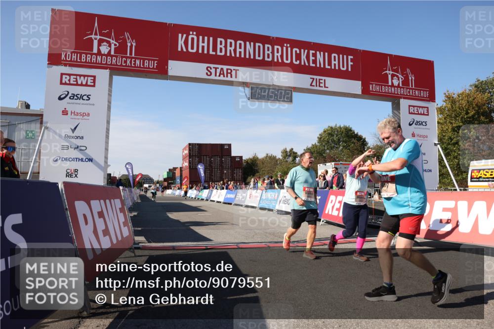 03.10.2025 - Köhlbrandbrückenlauf Lena Gebhardt http://msf.ph/oto/9079551 03.10.2025 13:45:02 Ziel 6527, 6528, 6542, 6546 meine-sportfotos.de