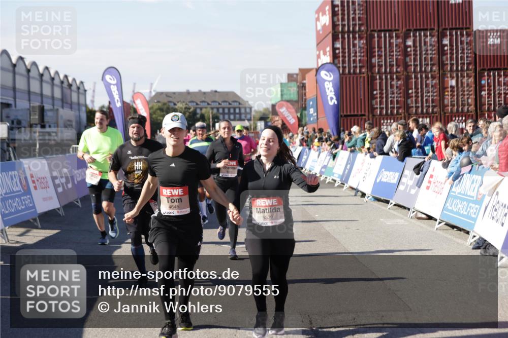03.10.2025 - Köhlbrandbrückenlauf Jannik Wohlers http://msf.ph/oto/9079555 03.10.2025 13:17:43 Ziel 4012, 4410, 4645, 4679, 4829, 5168, 5339, 5685, 5731, 5732, 5906, 5909, 5917, 6331, 6388, 6485, 6704 meine-sportfotos.de