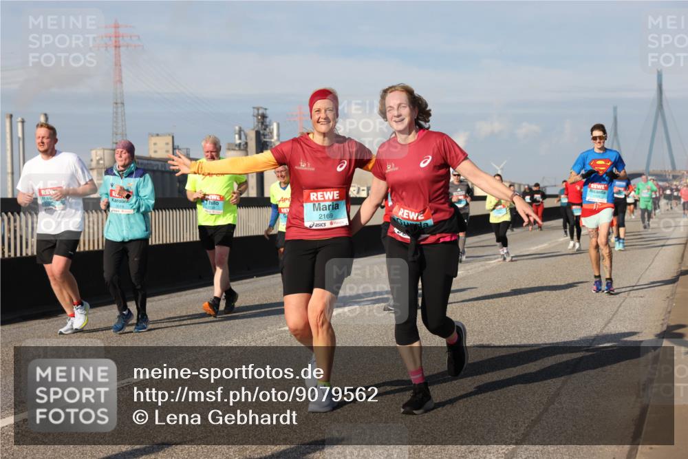 03.10.2025 - Köhlbrandbrückenlauf Lena Gebhardt http://msf.ph/oto/9079562 03.10.2025 10:03:29 Position 2 2169 meine-sportfotos.de