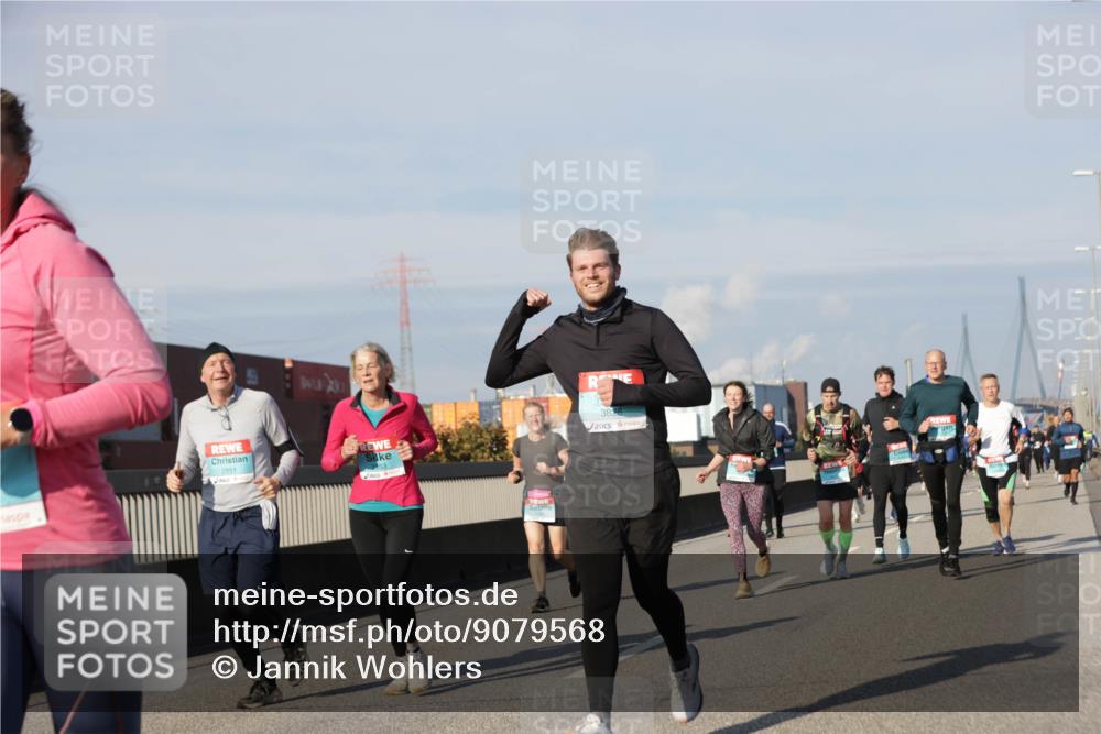 03.10.2025 - Köhlbrandbrückenlauf Jannik Wohlers http://msf.ph/oto/9079568 03.10.2025 10:01:32 Position 3 2851, 3826 meine-sportfotos.de