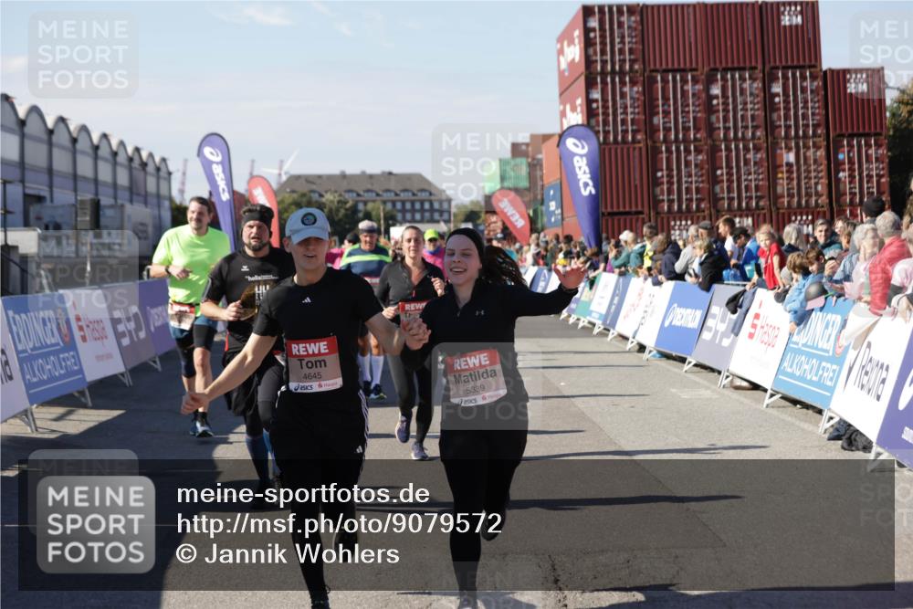 03.10.2025 - Köhlbrandbrückenlauf Jannik Wohlers http://msf.ph/oto/9079572 03.10.2025 13:17:43 Ziel 4012, 4410, 4645, 4679, 4829, 5168, 5339, 5685, 5731, 5732, 5906, 5909, 5917, 6331, 6388, 6485, 6704 meine-sportfotos.de