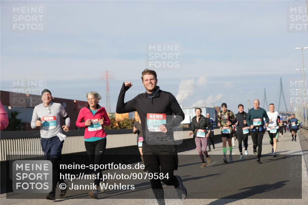 03.10.2025 - Köhlbrandbrückenlauf Jannik Wohlers http://msf.ph/oto/9079584 03.10.2025 10:01:33 Position 3 3826 meine-sportfotos.de