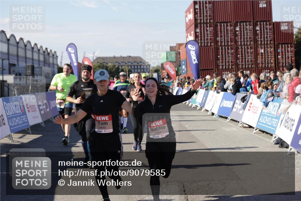 03.10.2025 - Köhlbrandbrückenlauf Jannik Wohlers http://msf.ph/oto/9079585 03.10.2025 13:17:43 Ziel 4012, 4410, 4645, 4679, 4829, 5168, 5339, 5685, 5731, 5732, 5906, 5909, 5917, 6331, 6388, 6485, 6704 meine-sportfotos.de