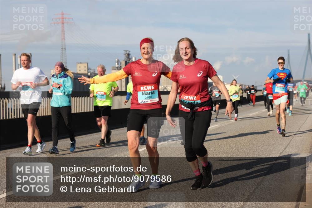 03.10.2025 - Köhlbrandbrückenlauf Lena Gebhardt http://msf.ph/oto/9079586 03.10.2025 10:03:29 Position 2 3519, 2169 meine-sportfotos.de