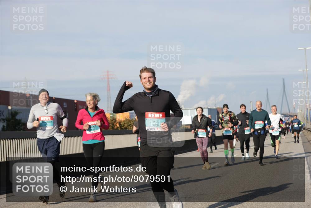 03.10.2025 - Köhlbrandbrückenlauf Jannik Wohlers http://msf.ph/oto/9079591 03.10.2025 10:01:33 Position 3 3826 meine-sportfotos.de