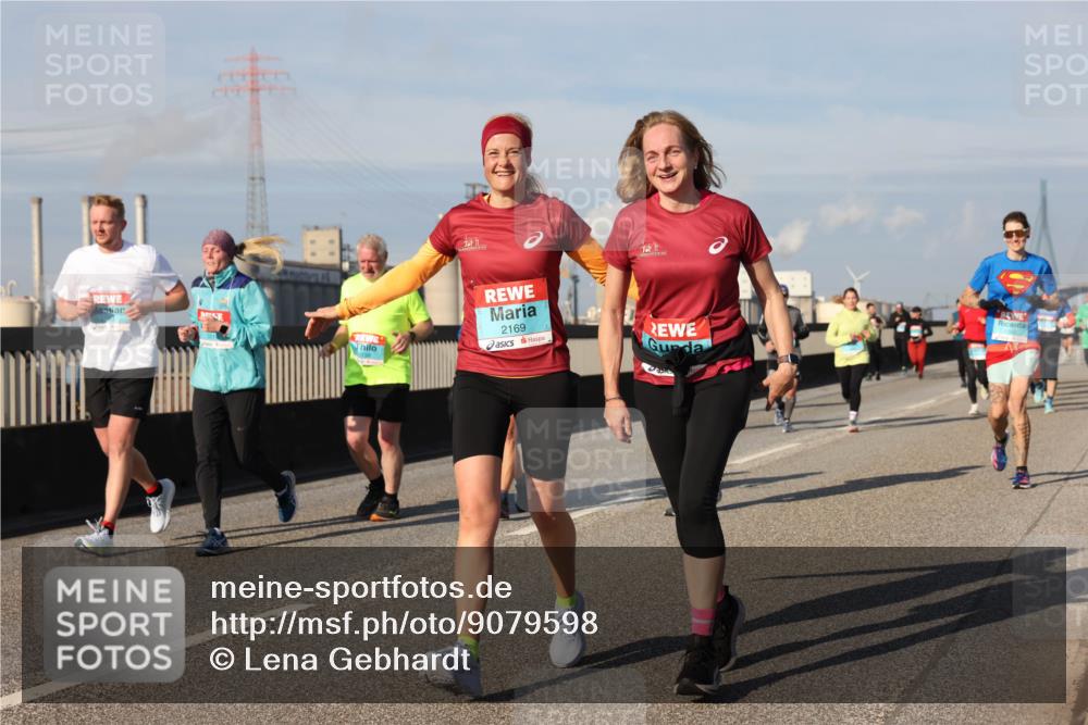 03.10.2025 - Köhlbrandbrückenlauf Lena Gebhardt http://msf.ph/oto/9079598 03.10.2025 10:03:29 Position 2 2169 meine-sportfotos.de