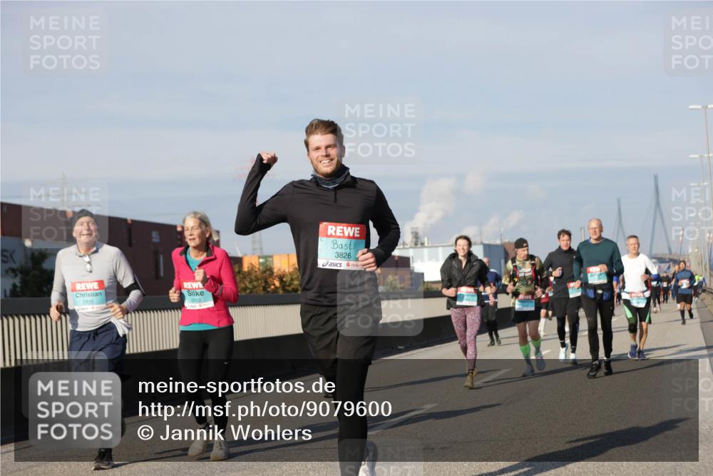 03.10.2025 - Köhlbrandbrückenlauf Jannik Wohlers http://msf.ph/oto/9079600 03.10.2025 10:01:33 Position 3 2851, 3826 meine-sportfotos.de