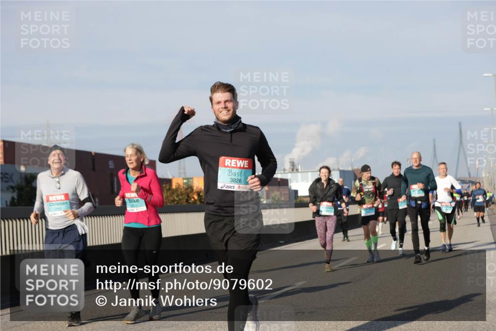 03.10.2025 - Köhlbrandbrückenlauf Jannik Wohlers http://msf.ph/oto/9079602 03.10.2025 10:01:33 Position 3 2851, 3826 meine-sportfotos.de