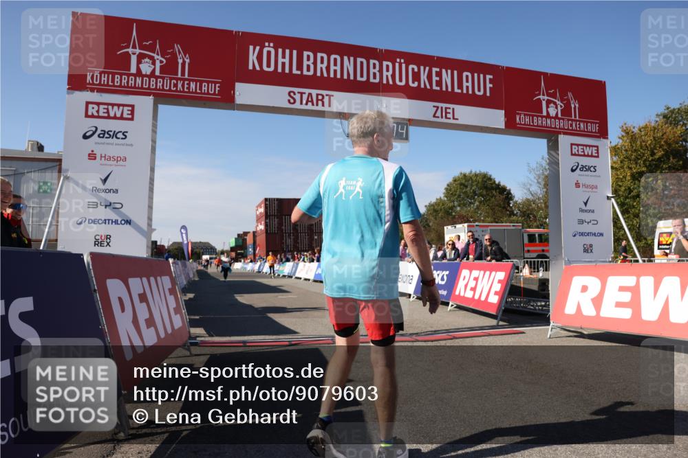 03.10.2025 - Köhlbrandbrückenlauf Lena Gebhardt http://msf.ph/oto/9079603 03.10.2025 13:45:05 Ziel 6527, 6528 meine-sportfotos.de