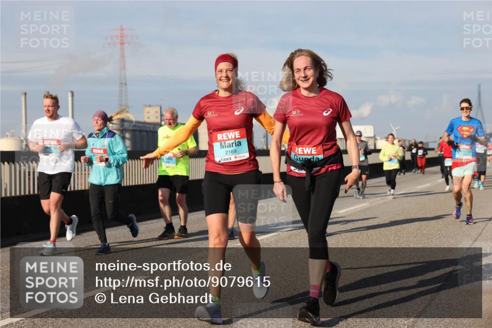 03.10.2025 - Köhlbrandbrückenlauf Lena Gebhardt http://msf.ph/oto/9079615 03.10.2025 10:03:29 Position 2 2169 meine-sportfotos.de