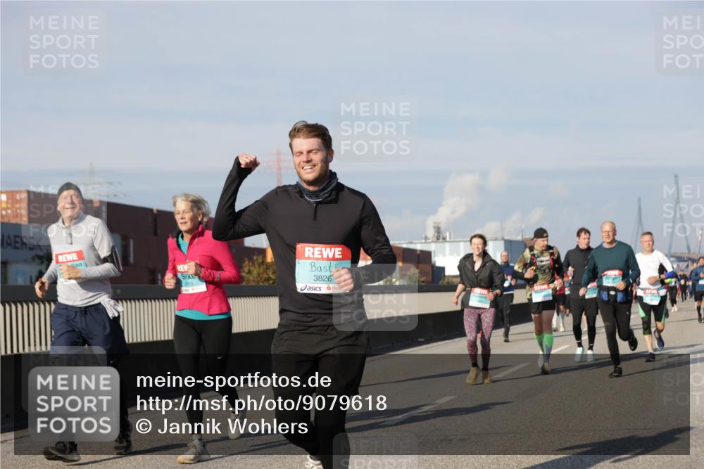 03.10.2025 - Köhlbrandbrückenlauf Jannik Wohlers http://msf.ph/oto/9079618 03.10.2025 10:01:33 Position 3 3826 meine-sportfotos.de