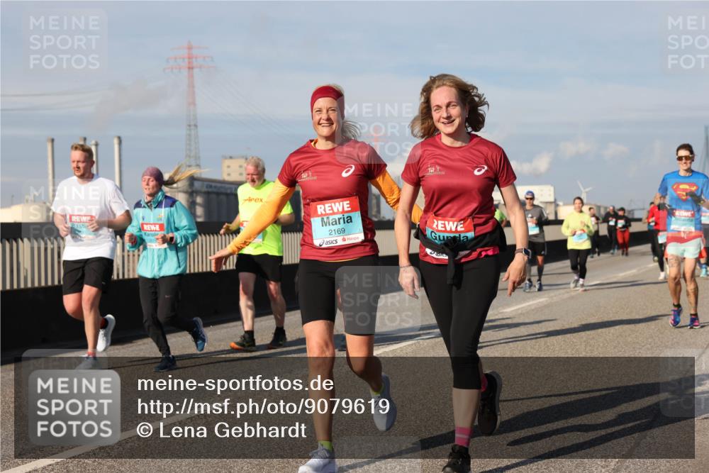 03.10.2025 - Köhlbrandbrückenlauf Lena Gebhardt http://msf.ph/oto/9079619 03.10.2025 10:03:29 Position 2 2169 meine-sportfotos.de
