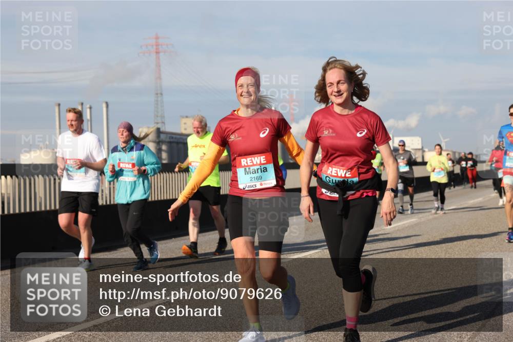 03.10.2025 - Köhlbrandbrückenlauf Lena Gebhardt http://msf.ph/oto/9079626 03.10.2025 10:03:29 Position 2 2169 meine-sportfotos.de