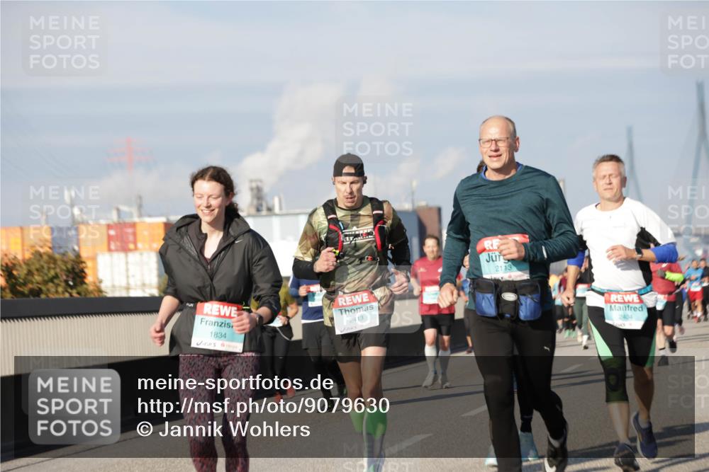 03.10.2025 - Köhlbrandbrückenlauf Jannik Wohlers http://msf.ph/oto/9079630 03.10.2025 10:01:34 Position 3 1834, 2413, 2113, 2404 meine-sportfotos.de