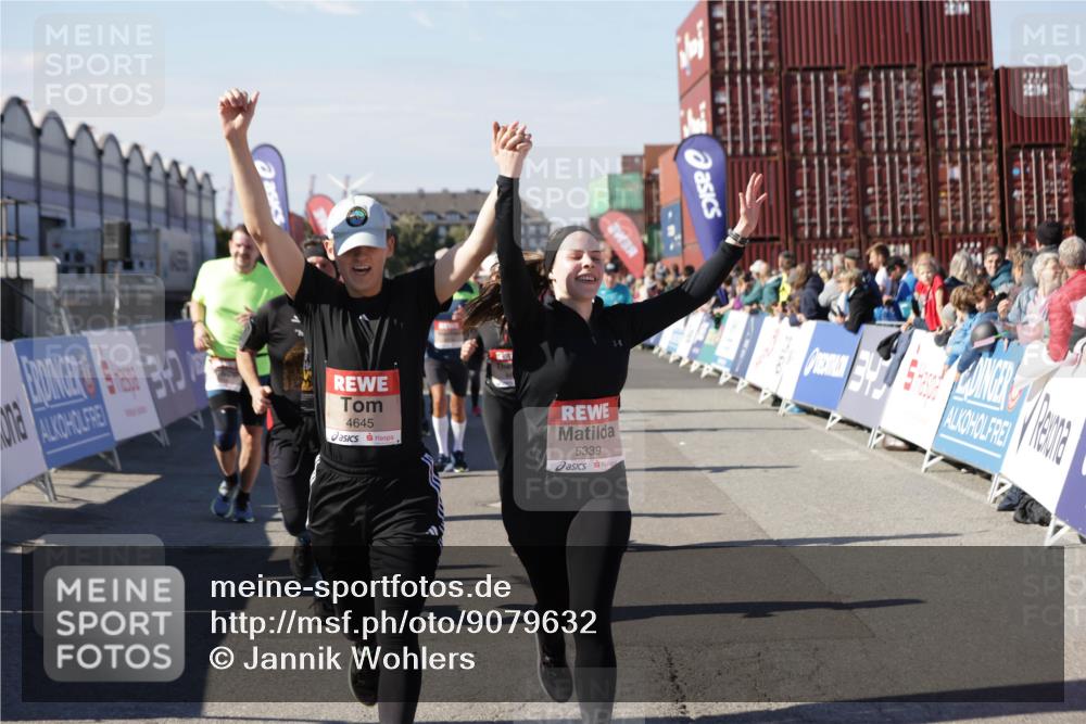 03.10.2025 - Köhlbrandbrückenlauf Jannik Wohlers http://msf.ph/oto/9079632 03.10.2025 13:17:43 Ziel 4012, 4410, 4645, 4679, 4829, 5168, 5339, 5685, 5731, 5732, 5906, 5909, 5917, 6331, 6388, 6485, 6704 meine-sportfotos.de