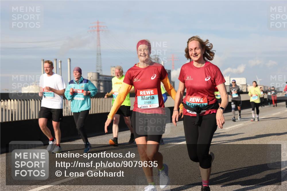 03.10.2025 - Köhlbrandbrückenlauf Lena Gebhardt http://msf.ph/oto/9079635 03.10.2025 10:03:29 Position 2 2169 meine-sportfotos.de