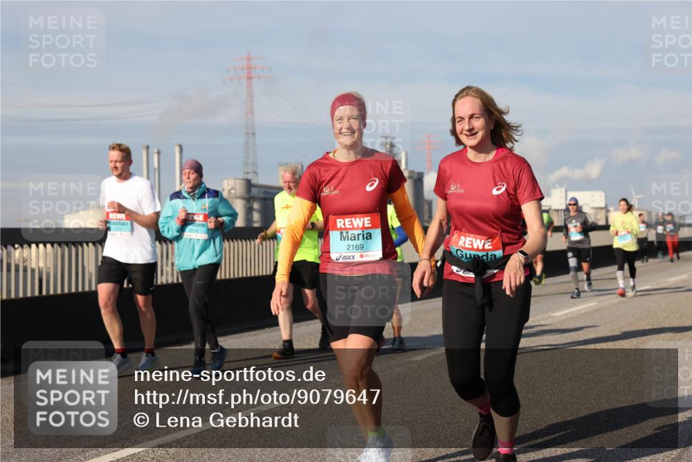 03.10.2025 - Köhlbrandbrückenlauf Lena Gebhardt http://msf.ph/oto/9079647 03.10.2025 10:03:29 Position 2 3519, 2169 meine-sportfotos.de