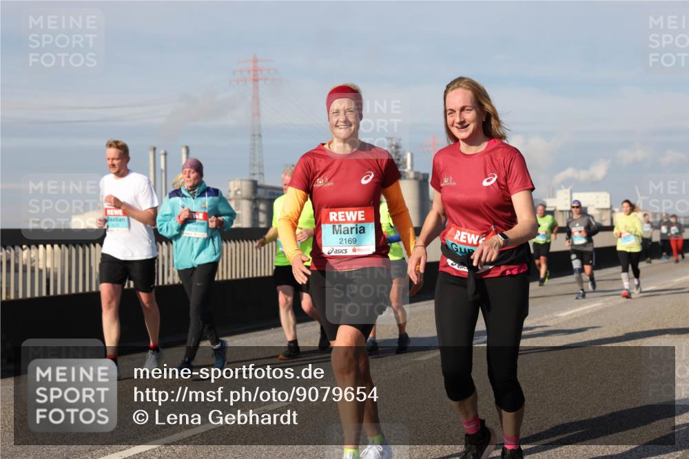 03.10.2025 - Köhlbrandbrückenlauf Lena Gebhardt http://msf.ph/oto/9079654 03.10.2025 10:03:29 Position 2 3519, 2169 meine-sportfotos.de