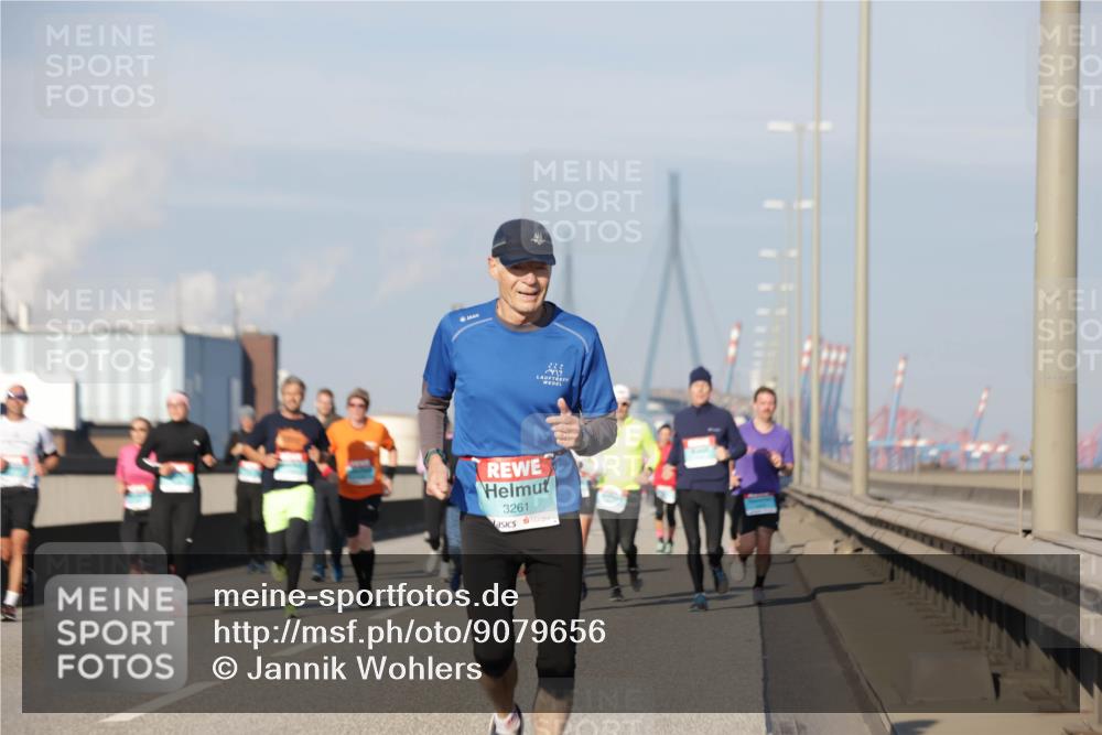03.10.2025 - Köhlbrandbrückenlauf Jannik Wohlers http://msf.ph/oto/9079656 03.10.2025 09:53:38 Position 3 222, 3261 meine-sportfotos.de