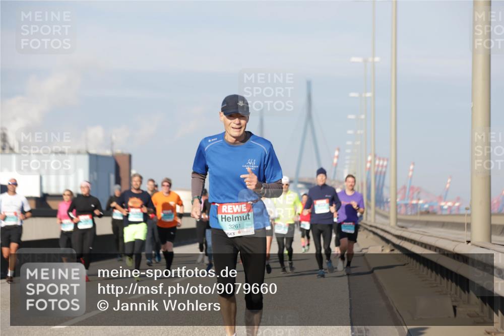 03.10.2025 - Köhlbrandbrückenlauf Jannik Wohlers http://msf.ph/oto/9079660 03.10.2025 09:53:38 Position 3 222, 239, 3261 meine-sportfotos.de