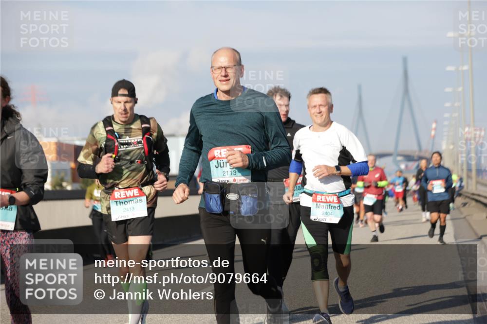 03.10.2025 - Köhlbrandbrückenlauf Jannik Wohlers http://msf.ph/oto/9079664 03.10.2025 10:01:35 Position 3 2413, 2113, 2404 meine-sportfotos.de