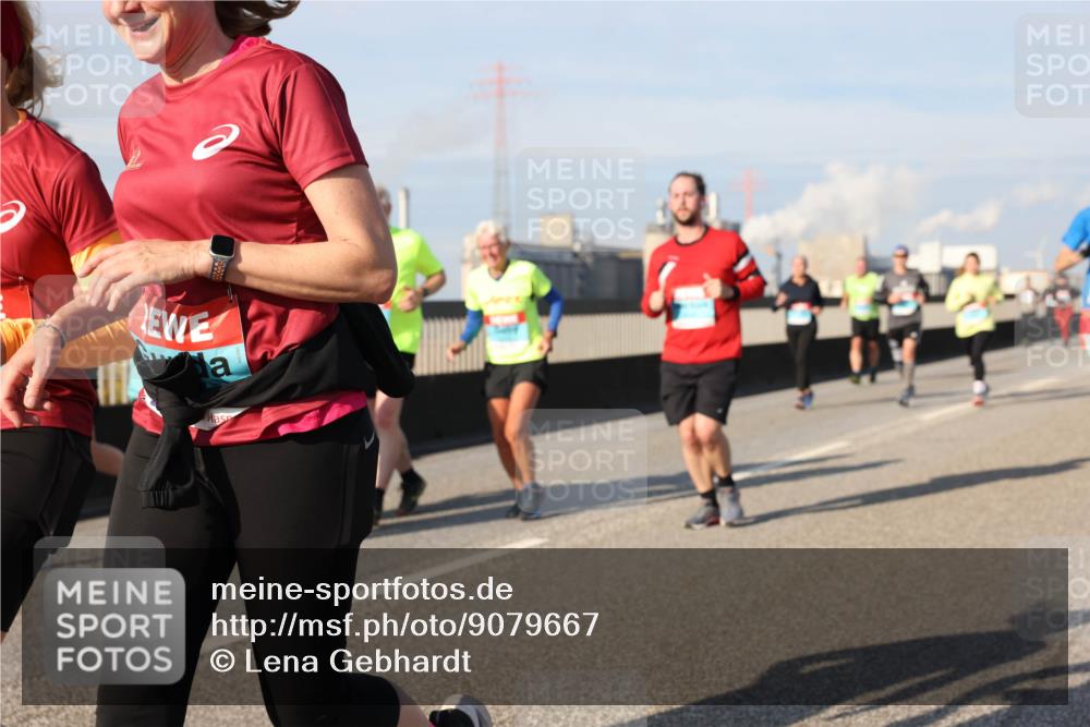 03.10.2025 - Köhlbrandbrückenlauf Lena Gebhardt http://msf.ph/oto/9079667 03.10.2025 10:03:30 Position 2  meine-sportfotos.de
