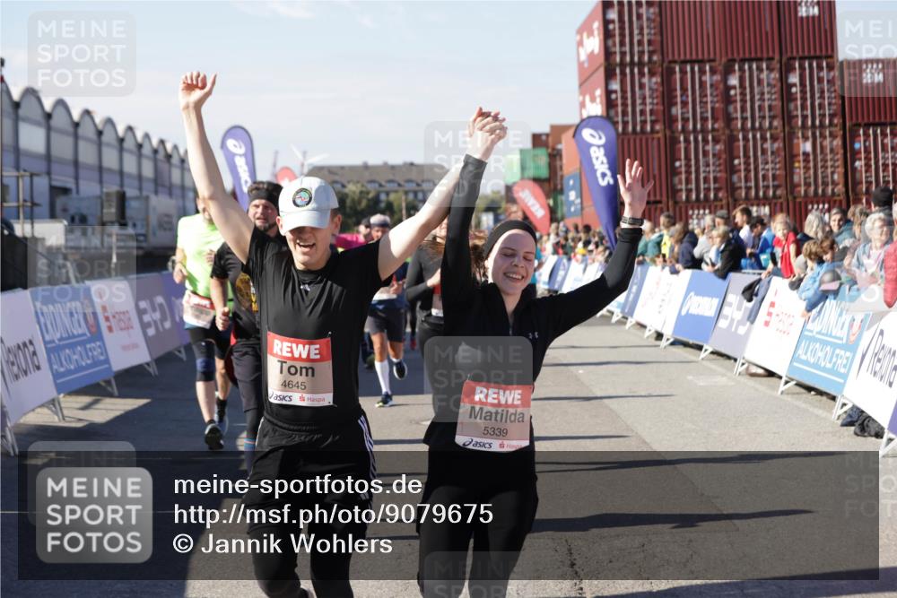 03.10.2025 - Köhlbrandbrückenlauf Jannik Wohlers http://msf.ph/oto/9079675 03.10.2025 13:17:44 Ziel 4410, 4645, 4679, 4829, 5168, 5339, 5685, 5731, 5732, 5906, 5909, 5917, 6331, 6388, 6485, 6704 meine-sportfotos.de