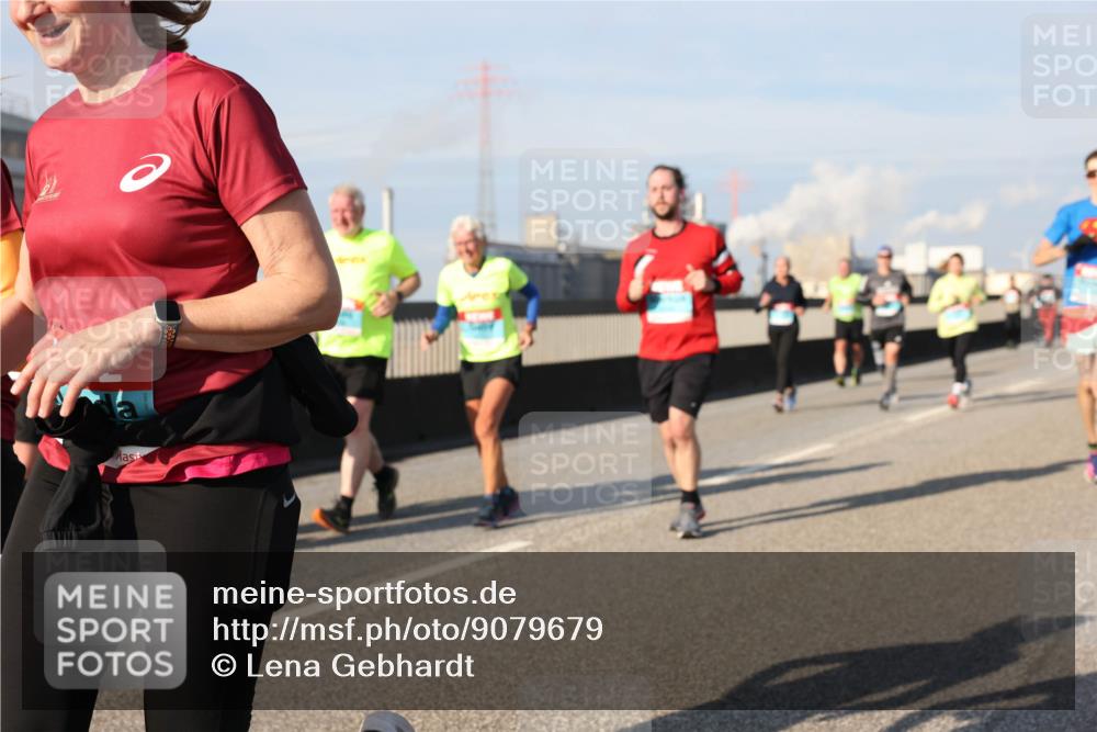 03.10.2025 - Köhlbrandbrückenlauf Lena Gebhardt http://msf.ph/oto/9079679 03.10.2025 10:03:30 Position 2  meine-sportfotos.de