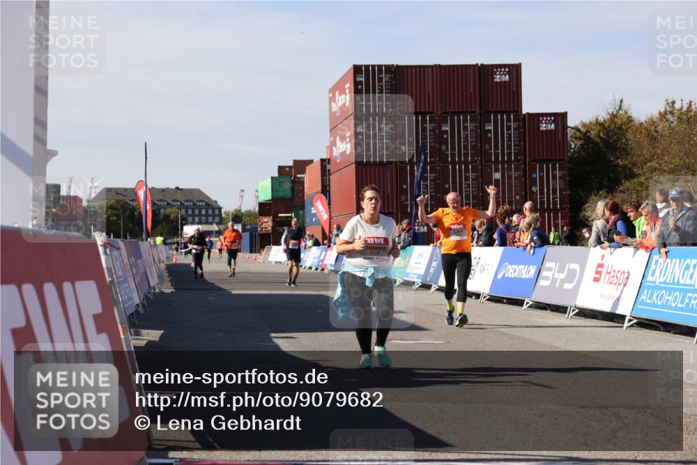 03.10.2025 - Köhlbrandbrückenlauf Lena Gebhardt http://msf.ph/oto/9079682 03.10.2025 13:45:11 Ziel 5015, 6264, 6527, 6528 meine-sportfotos.de