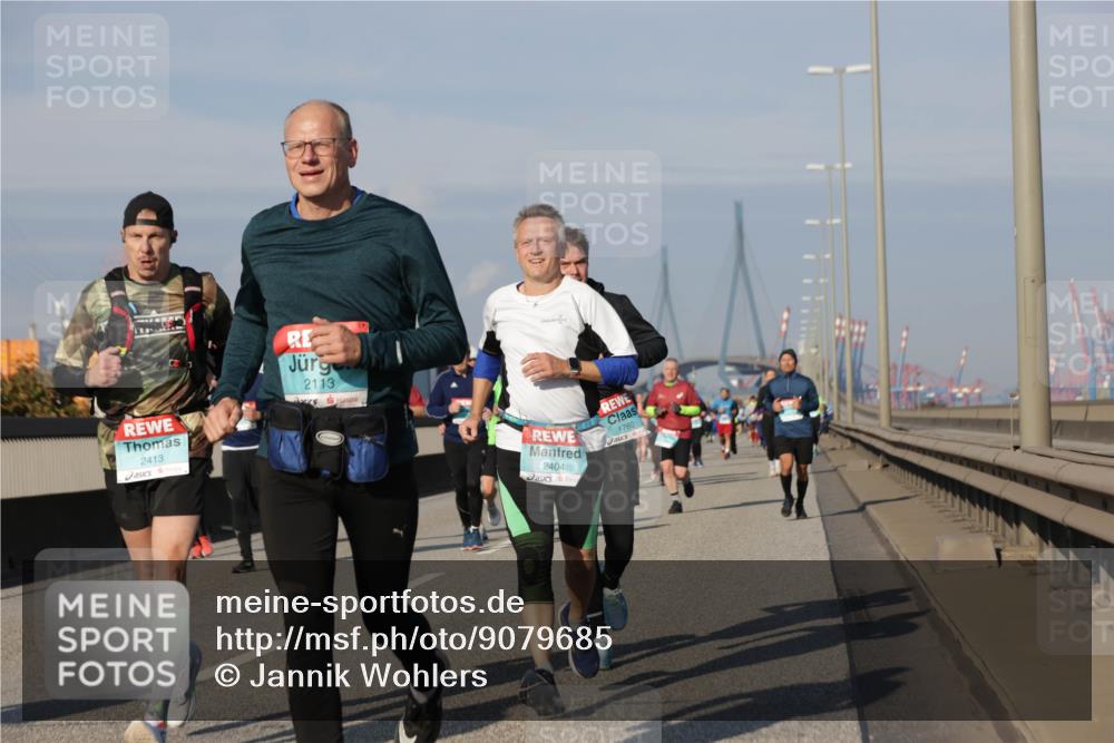 03.10.2025 - Köhlbrandbrückenlauf Jannik Wohlers http://msf.ph/oto/9079685 03.10.2025 10:01:36 Position 3 2413, 2113, 2404, 1760 meine-sportfotos.de