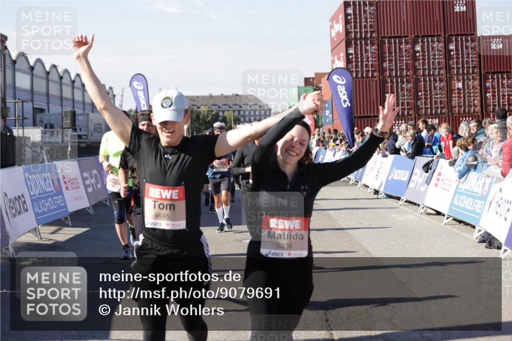 03.10.2025 - Köhlbrandbrückenlauf Jannik Wohlers http://msf.ph/oto/9079691 03.10.2025 13:17:44 Ziel 4410, 4645, 4679, 4829, 5168, 5339, 5685, 5731, 5732, 5906, 5909, 5917, 6331, 6388, 6485, 6704 meine-sportfotos.de