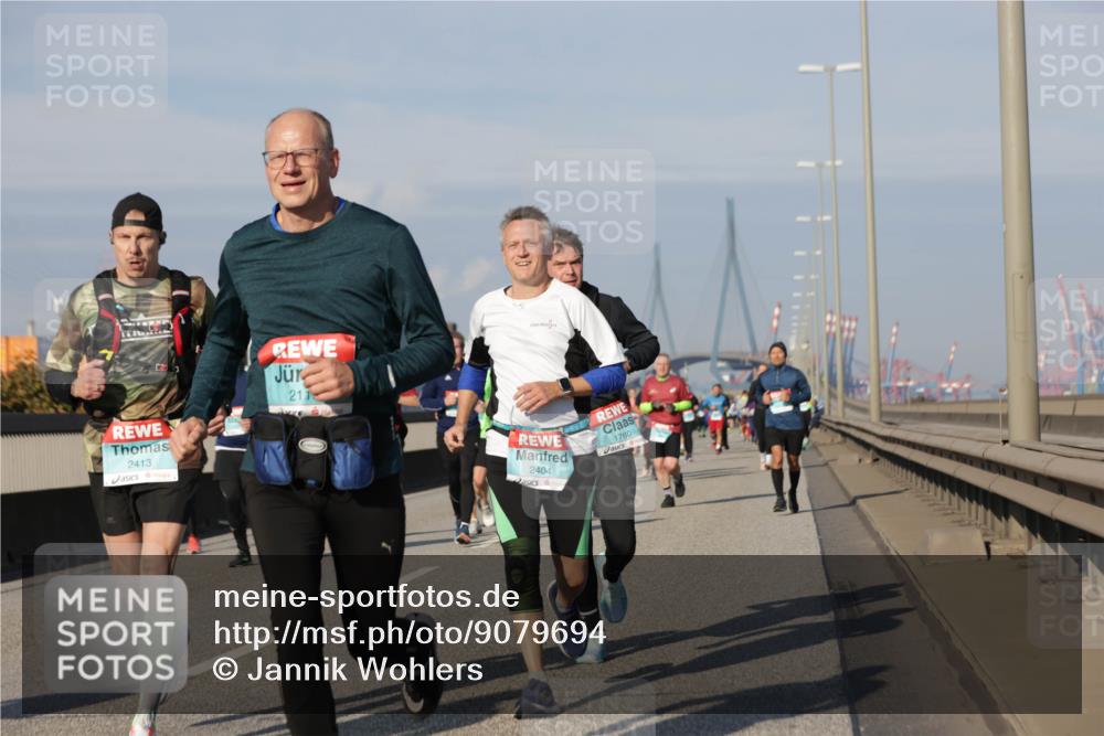 03.10.2025 - Köhlbrandbrückenlauf Jannik Wohlers http://msf.ph/oto/9079694 03.10.2025 10:01:36 Position 3 2413, 2115, 2404, 1760 meine-sportfotos.de