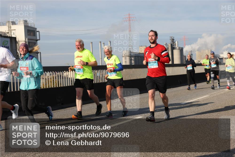 03.10.2025 - Köhlbrandbrückenlauf Lena Gebhardt http://msf.ph/oto/9079696 03.10.2025 10:03:31 Position 2 2739, 2742, 2049 meine-sportfotos.de