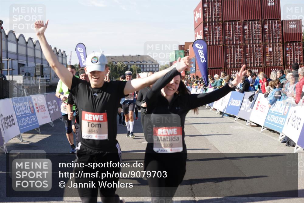 03.10.2025 - Köhlbrandbrückenlauf Jannik Wohlers http://msf.ph/oto/9079703 03.10.2025 13:17:44 Ziel 4410, 4645, 4679, 4829, 5168, 5339, 5685, 5731, 5732, 5906, 5909, 5917, 6331, 6388, 6485, 6704 meine-sportfotos.de