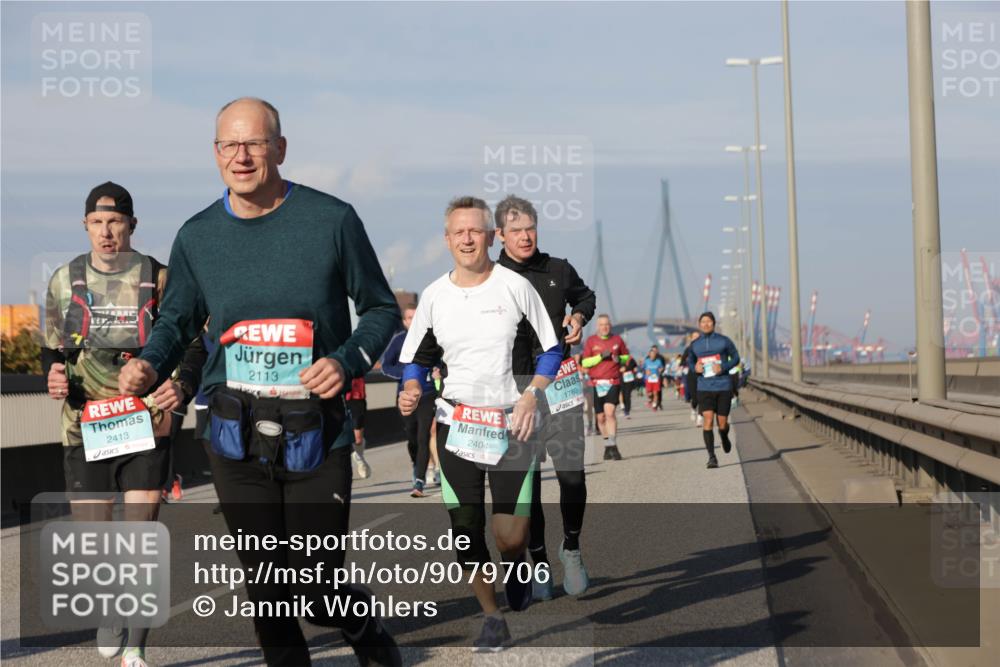 03.10.2025 - Köhlbrandbrückenlauf Jannik Wohlers http://msf.ph/oto/9079706 03.10.2025 10:01:36 Position 3 2413, 2113, 2404, 1760 meine-sportfotos.de