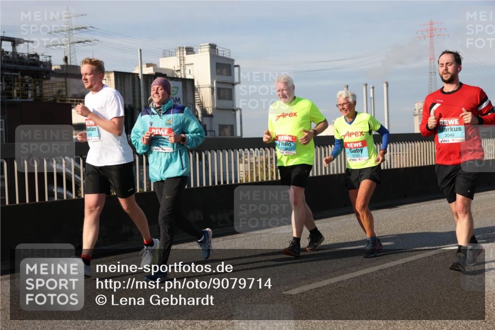 03.10.2025 - Köhlbrandbrückenlauf Lena Gebhardt http://msf.ph/oto/9079714 03.10.2025 10:03:31 Position 2 3520, 2739, 2742, 2049 meine-sportfotos.de